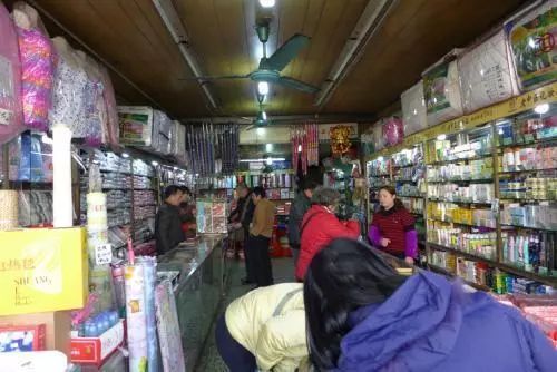 時光記憶的守護(hù)者 老牌國貨商店如何以情懷驅(qū)動二手日用百貨銷售